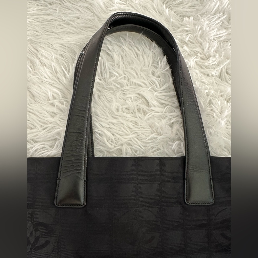 CHANEL Black Travel Line Tote Bag Handbag - Picture 14 of 15